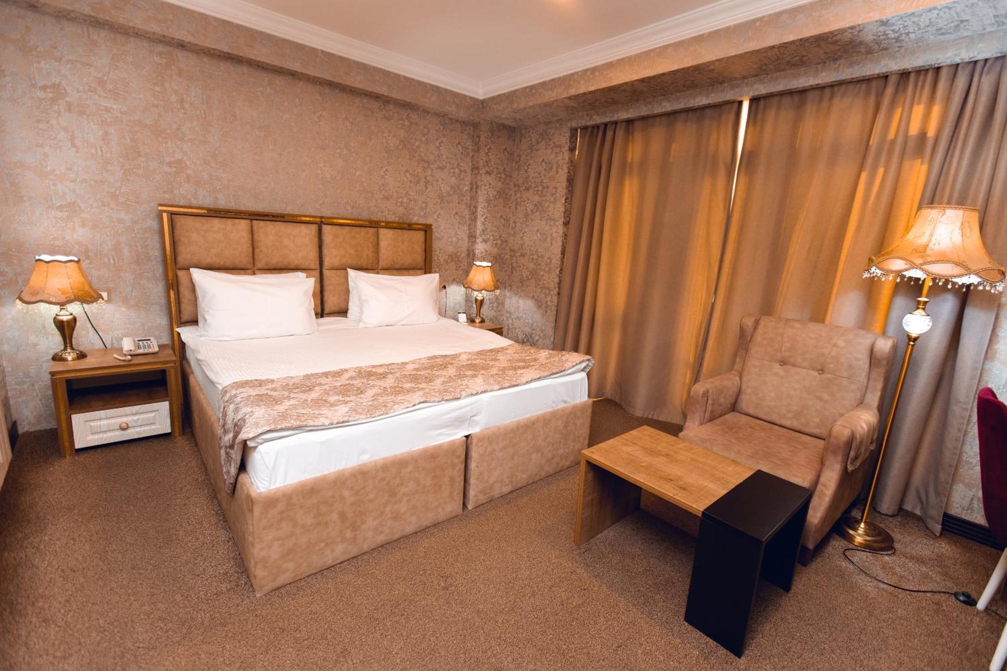 Baku Hotel Гянджа Экстерьер фото